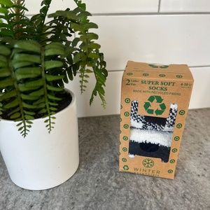 Winter Essentials Blue & White Super Soft Socks 2 pair Size 4-10 Plaid Stripes